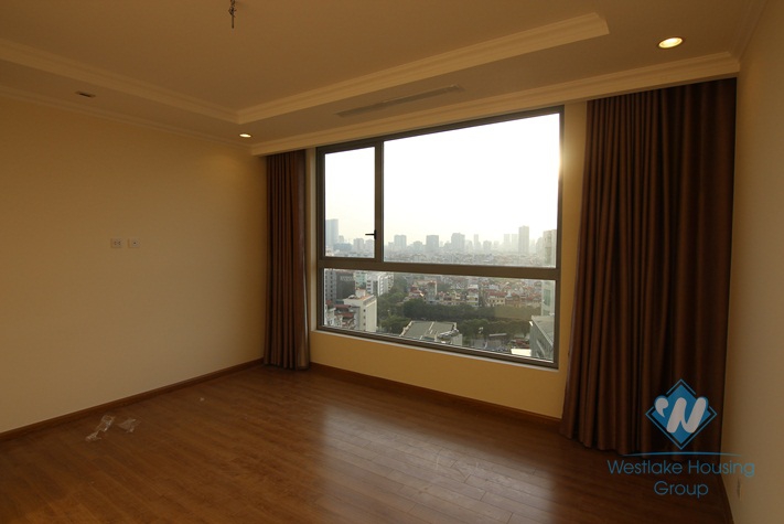 Unfurnished  apartment for rent in Vinhomes Nguyen Chi Thanh, Dong Da district, Ha Noi